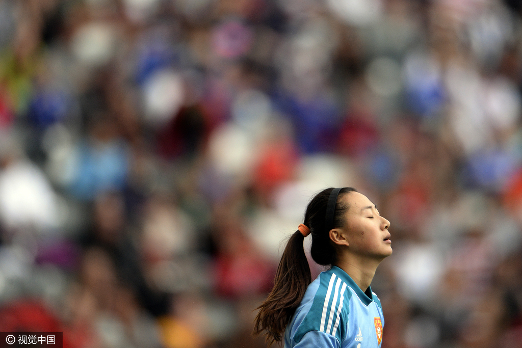 2014年4月6日，美国商贸城，2014国际足球热身赛，美国女足2-0中国女足。图为竭力奋战的张越