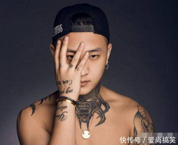 快手方丈首次曝光婚纱照,宴请56桌网红,份子钱