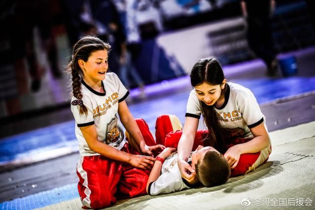 徐晓冬率队夺世界业余搏击大赛4铜还被嚼舌根