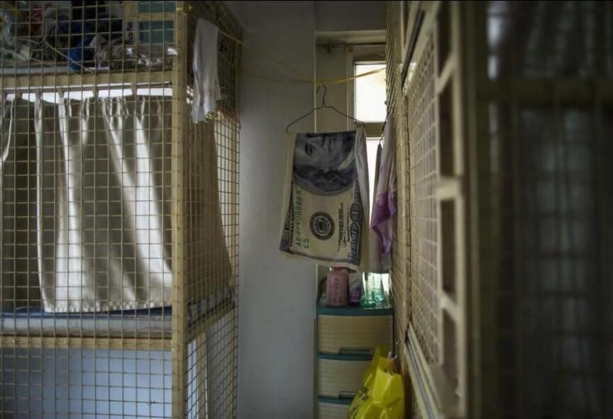 直击香港"棺材间"和"笼屋"的震撼内景