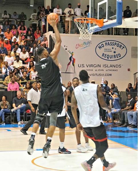 好久不见!邓肯回家乡打比赛 秀举火撩天式单手