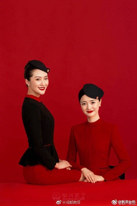 组图:川航第7代空乘制服定妆照出炉 红唇佳人释放火辣魅力