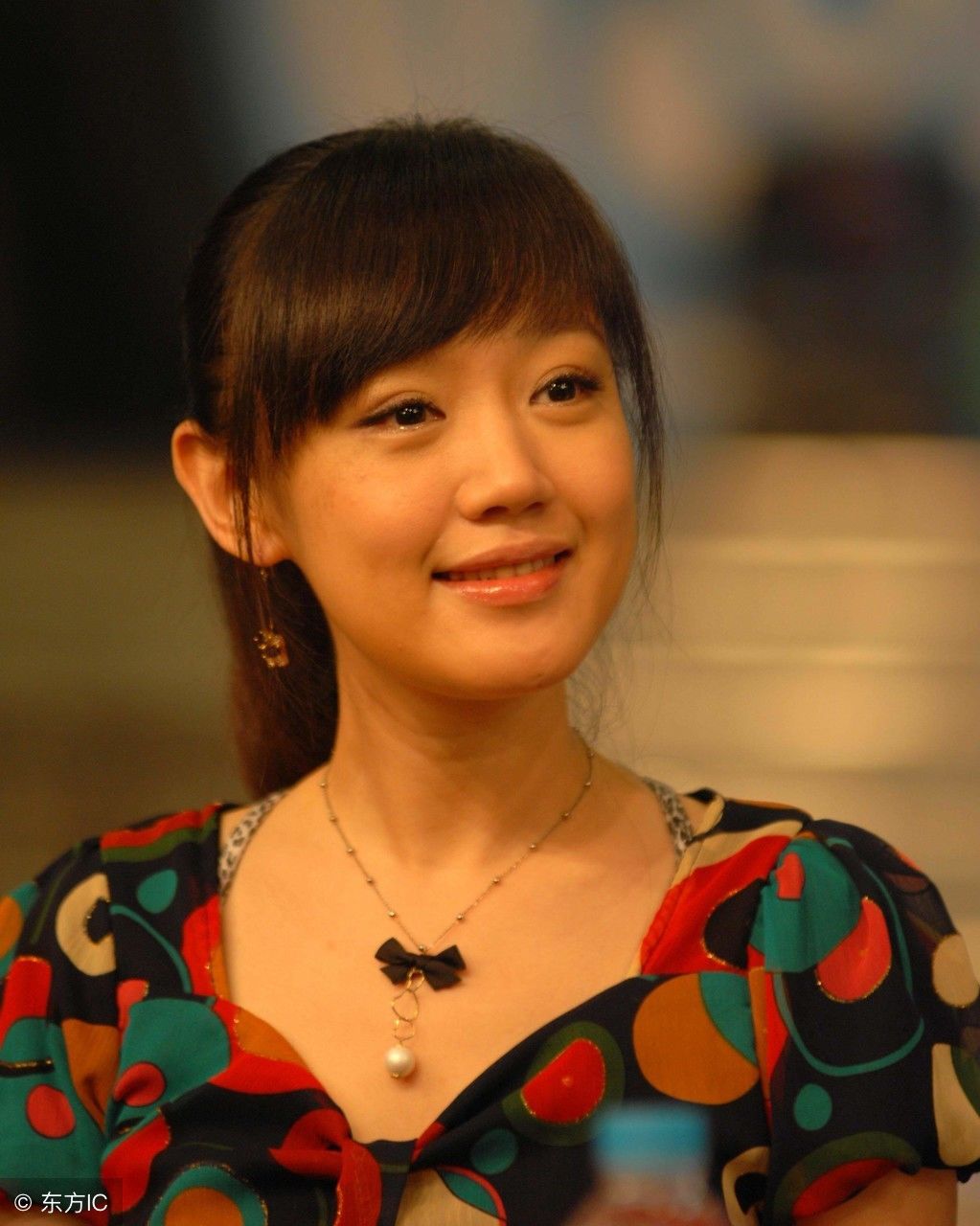 薛佳凝出席某活动.网友:难挡不住的土味