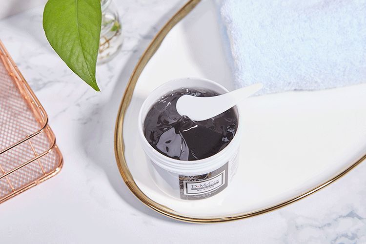 用它敷脸,能吸出毛孔里许多脏东西,皮肤越来越