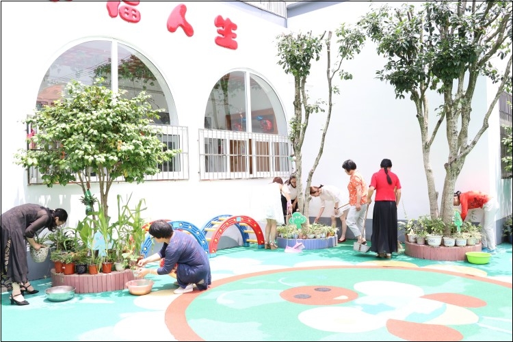 示范幼儿园开展6月份主题党日研讨活动