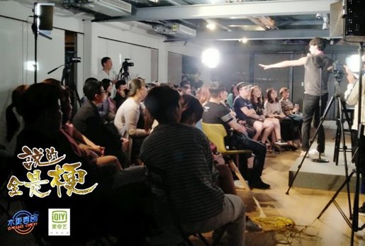 国内首档热点事件现场脱口秀节目《说的全是梗