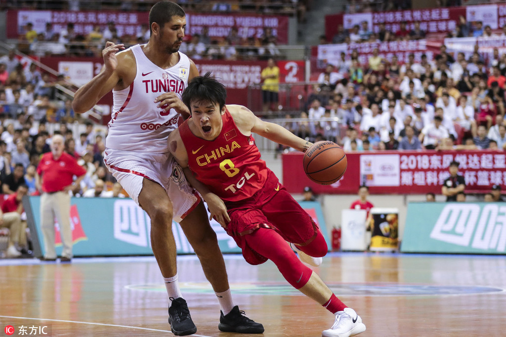 斯杯:中国男篮红队77-72突尼斯 周琦暴力扣篮