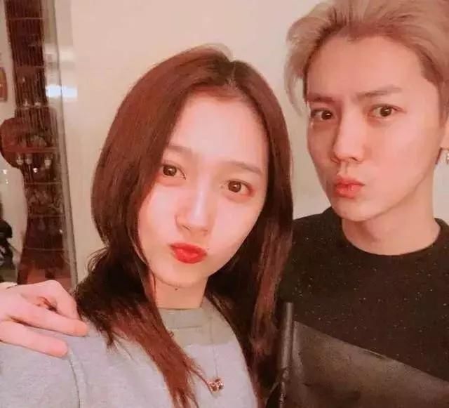 关晓彤未毕业,鹿晗要订婚?关爸爸的照片有破绽