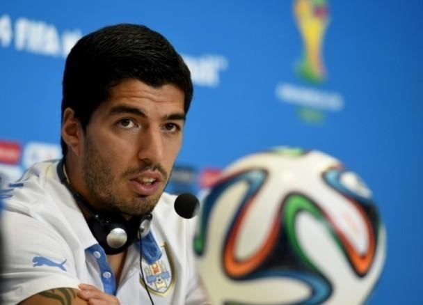 港姐冠军神似乌拉圭足球球星,私下更大妈装扮