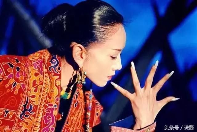 杨丽萍3500万的月亮宫被拆?别惋惜,除了豪宅