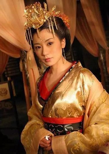《至尊红颜》都已结婚生子，女一生了3个女儿女二儿子出生仅1斤