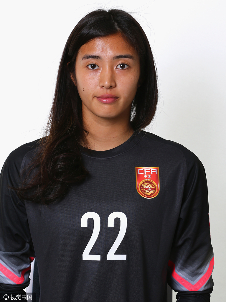 中国女足发布全体队员官方肖像照，图为赵丽娜。