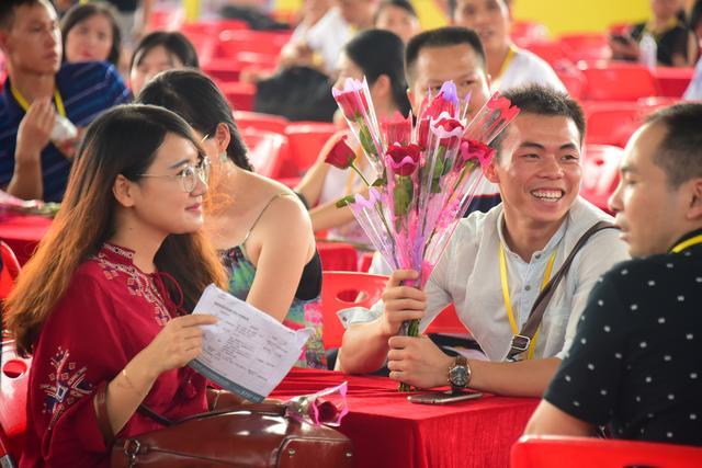 东莞观音山举办相亲大会,数千名单身青年觅良缘