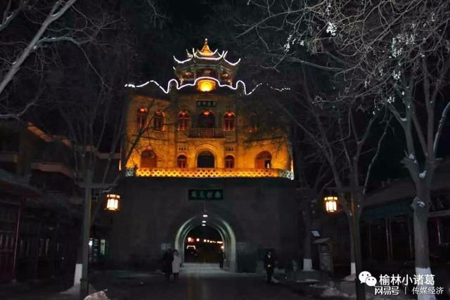 初雪过后 榆林六楼骑街的夜景 格外地美