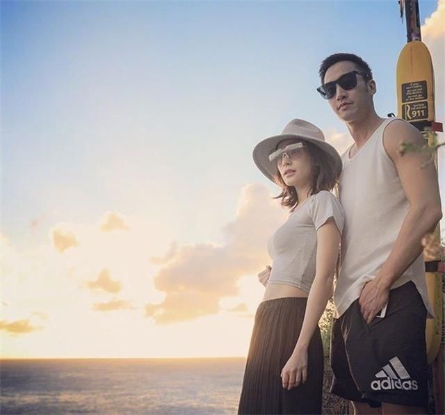 钟欣桐农历生日晒钻戒宣布订婚 微博开启评论