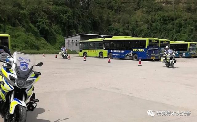 东莞樟木头交警组织铁骑队员开展警用摩托车培