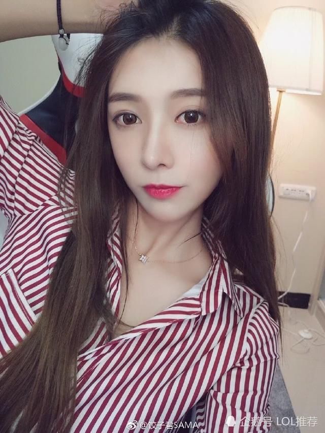 长腿女解说饺子君晒自拍照,粉丝:这波福利杠杠