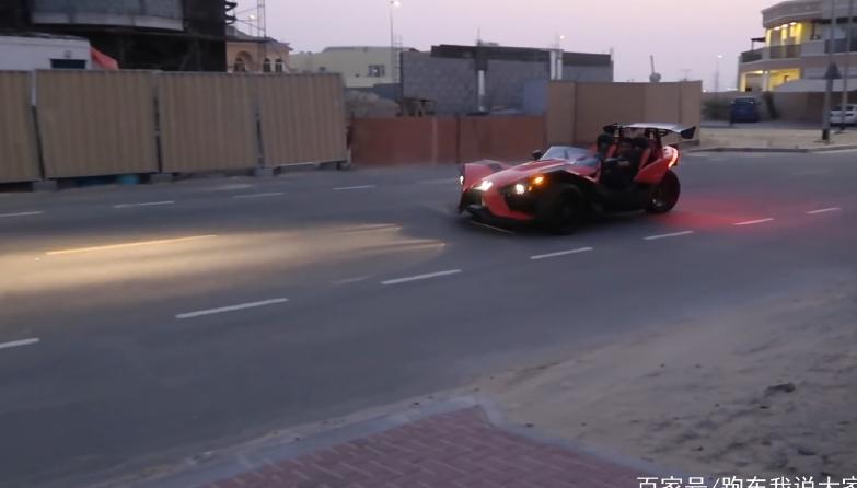 豪晒新买的三轮车,网友看到他的车库:招司机不