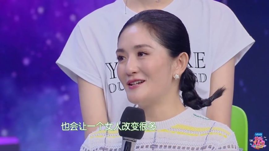 谢娜孕肚首次曝光,全场感动流泪,表白张杰:只会