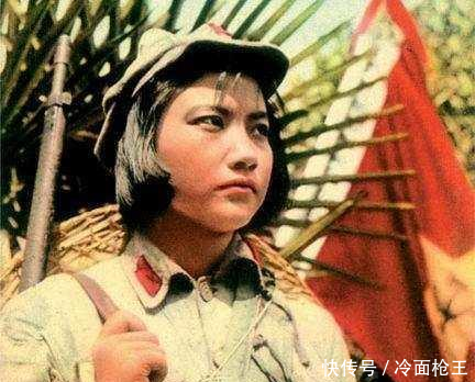 赵薇范冰冰一辈子难以忘记的男人, 两人参加葬