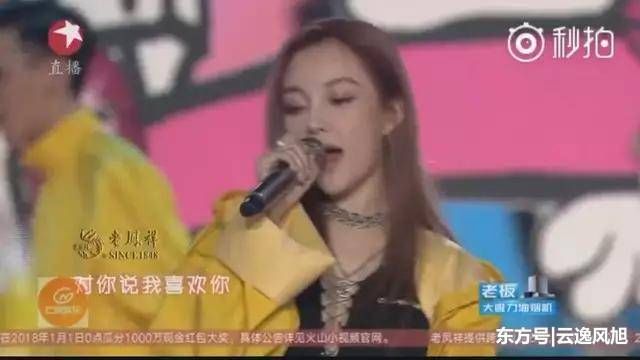 跨年晚会李小璐欲牵贾乃亮手却被拒,网友:全程