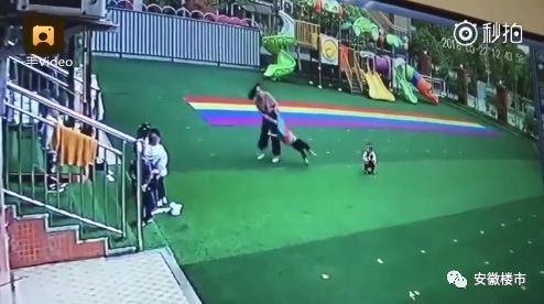 【今日爆闻】嚣张!合肥一奔驰女堵小区门打保