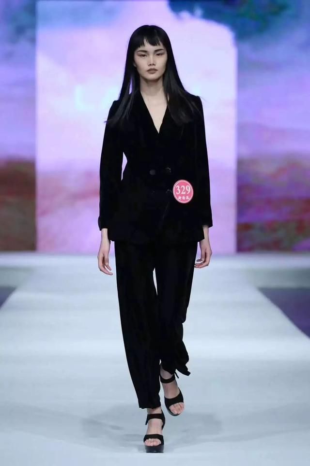 你复读两年都考不上本科,他们参加了一个比赛