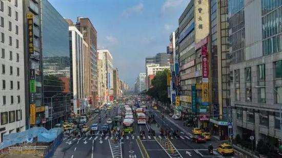 台媒称台湾人均GDP远超日韩 台网友看到数字