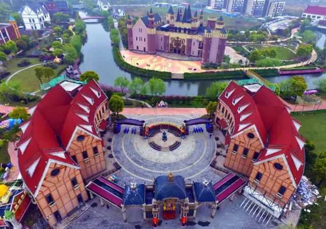 2017年平度市人民政府和上海安徒生童话乐园有限公司签订协议,安徒生