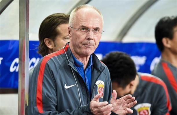 前国足主帅痛斥现役国脚:你们眼里只认钱,当年