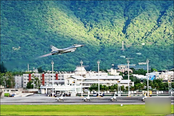 汉光33号军演实弹模拟防御解放军对台闪攻