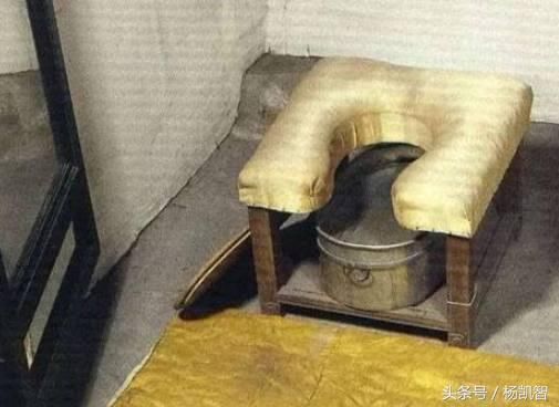 故宫有9999间屋子,没有一间是厕所,那么古代皇