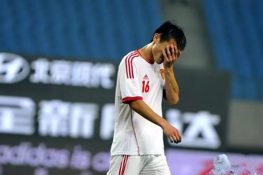 足坛名记爆国足内幕:国足1:5惨败泰国,有国脚故