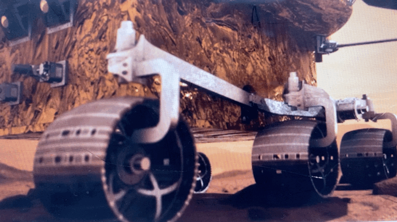 “祝融号”火星车开始穿越复杂地形地带