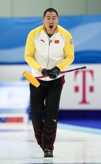 冬奥会冰壶落选赛:刘锐状态低迷 中国队负于捷克
