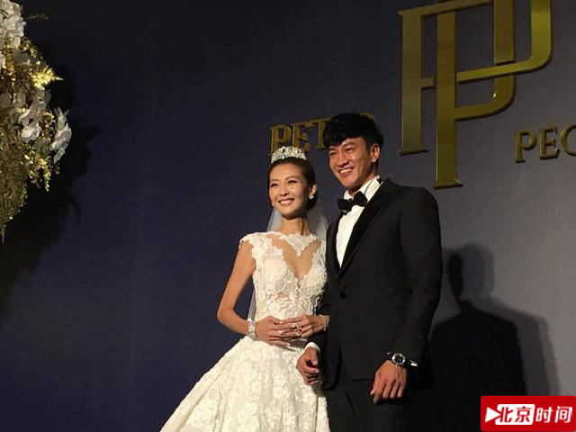 一同面见媒体，笑脸盈盈。