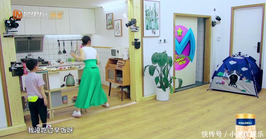 黄圣依做饭时穿的衣服暴露了黄圣依的生活状态