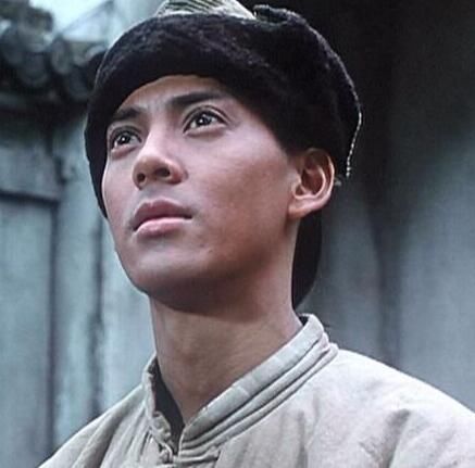 人只有辉煌的时候才显自己的本性,这位明星走红后抛弃怀孕妻子