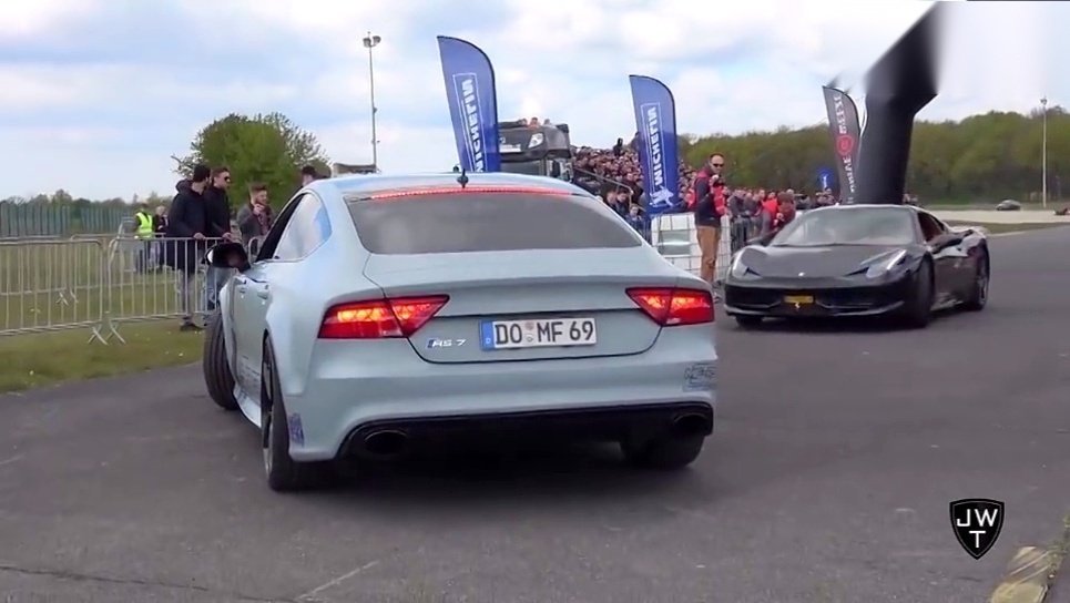 奥迪rs7起步的那一刻,法拉利车主立马服了