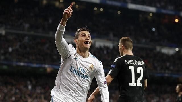 C罗一夜刷爆3纪录为欧冠而生 跟梅西的金球争