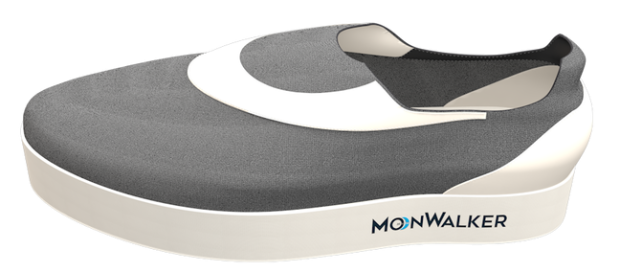 MoonWalker的外观设计比较休闲，灰白相间的鞋身搭配厚厚的白色鞋底，像极了近几年特别流行的懒人松糕鞋，可与任何休闲服饰搭配。