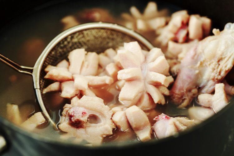 如果有时间做炖羊蛋也非常美食,就是要小火慢炖3个小时.