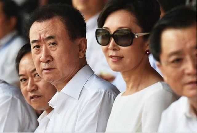 当王健林老婆从万达董事会退出,才明白老王卖