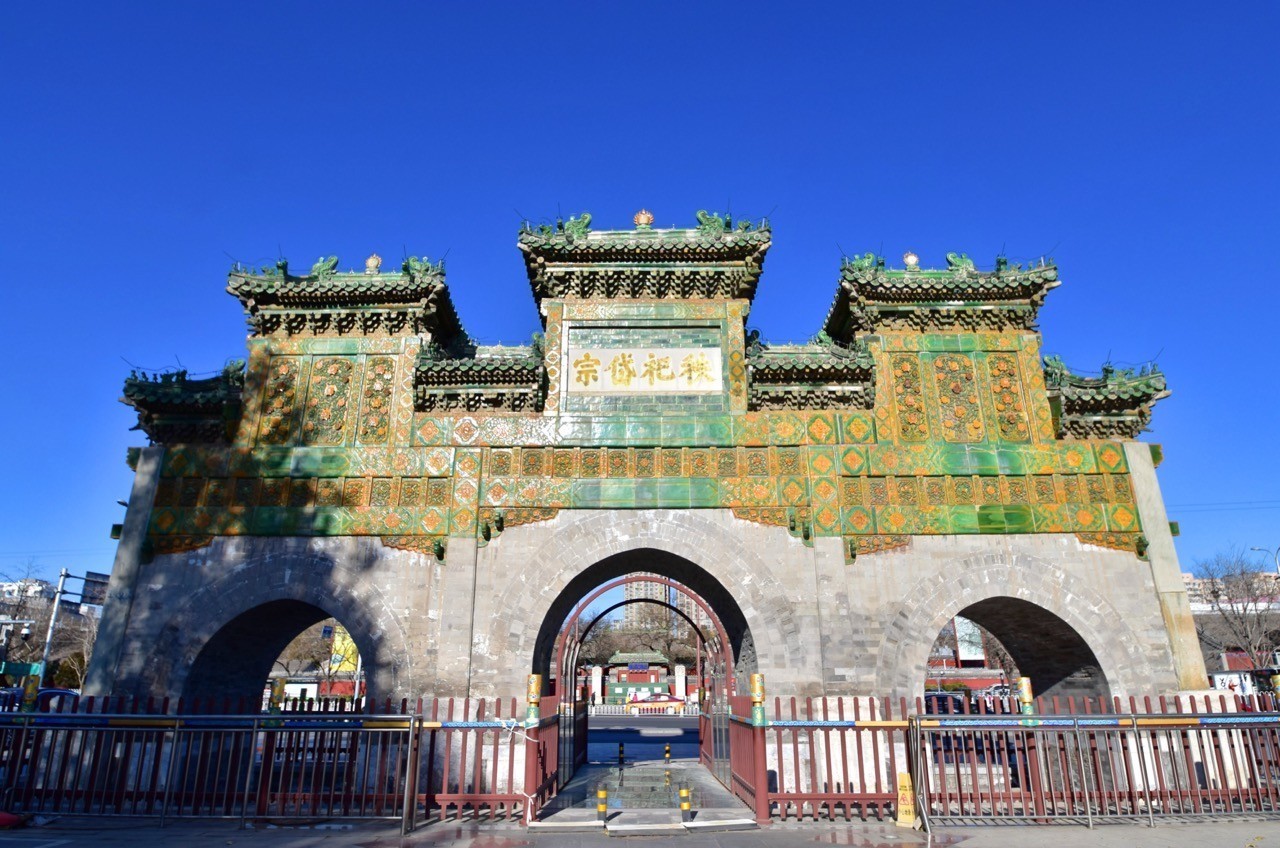 北京最大琉璃牌楼有多美