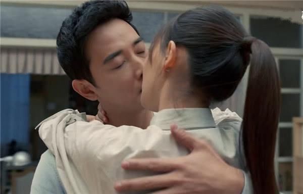 唐嫣罗晋演情侣吻戏不断 几乎每集都有吻戏 看