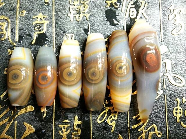 如果玛瑙的同心圆花纹比较完整,那就适合打磨成天珠的形状