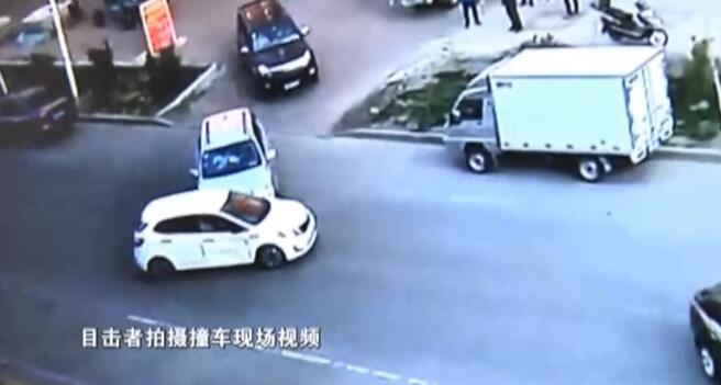 开车遇前妻坐在情敌车上 连撞四下情敌车辆 开车遇前妻坐在情敌车上 连撞四下情敌车辆