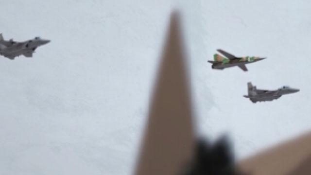 F-15“护送”米格-23飞越多个国家