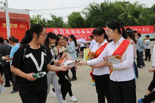 社旗农信社:温情助力学子圆梦