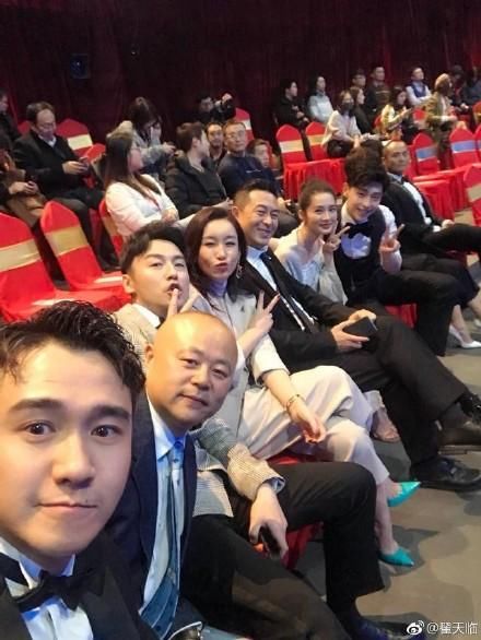 邓伦李沁频频合体发糖,邓伦接受采访李沁让他